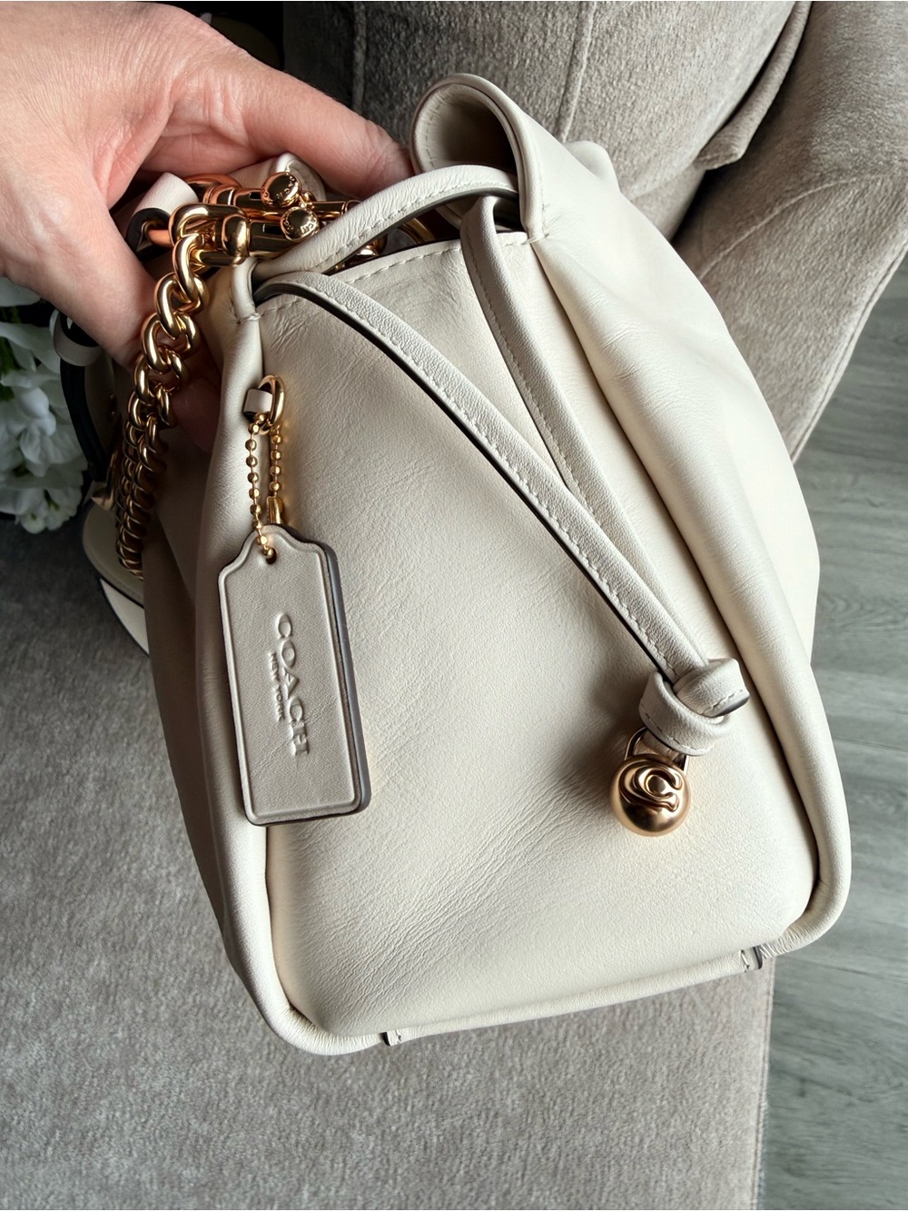 Coach Large Faye Bag Soft Leather Shoulder Bag in Chalk with Gold Chain - Picture 8 of 10